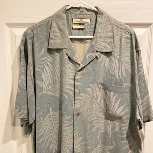 Mens Tommy Bahama size large button down short sleeve in light green